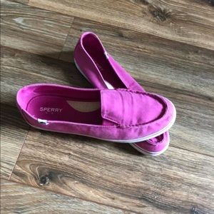 Pink sperry’s